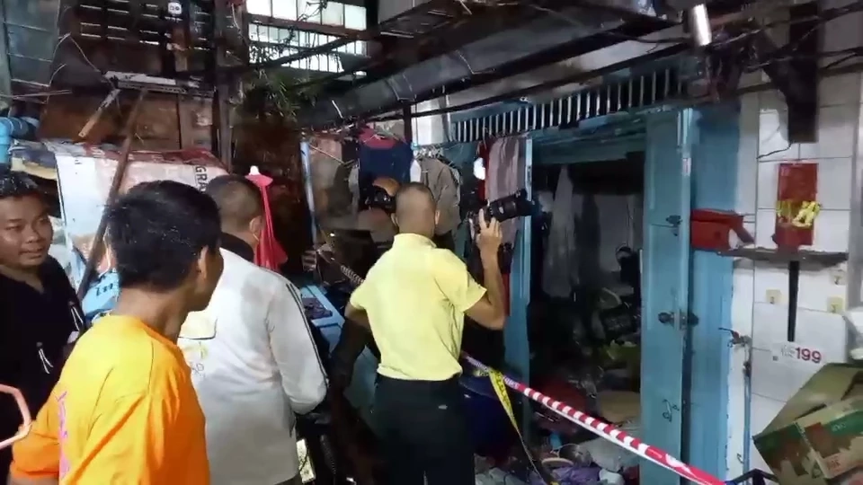 ระทึก! ไฟไหม้ชุมชนวานิชสัมพันธ์กลางดึก เพลิงเผาบ้านเก่าอายุเกือบ 100 ปีวอด