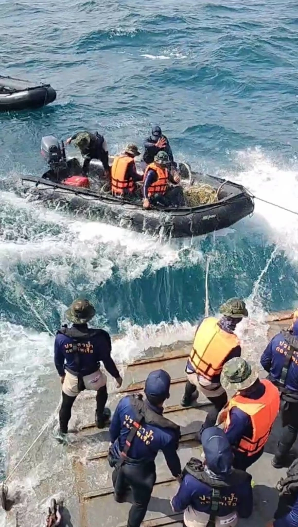 ผลสำรวจรอบ ร.ล.สุโขทัย-สะพานเดินเรือ ไม่พบกำลังพลติดอยู่