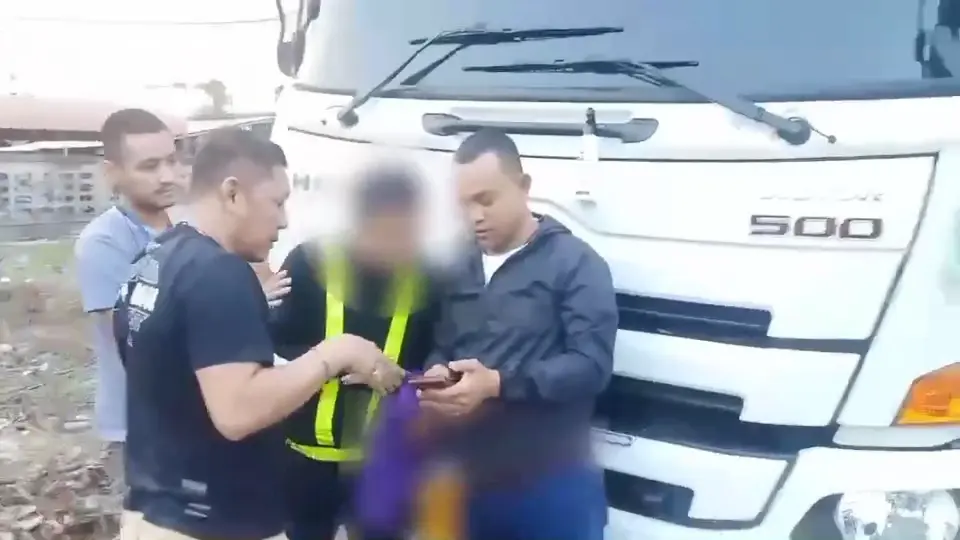 เจ้าหน้าที่ชุดจับกุมเข้ารวบตัวพ่อเลี้ยง ล่วงละเมิดลูกเลี้ยง 2 คน ก่อนหลบหนีกลับบ้าน