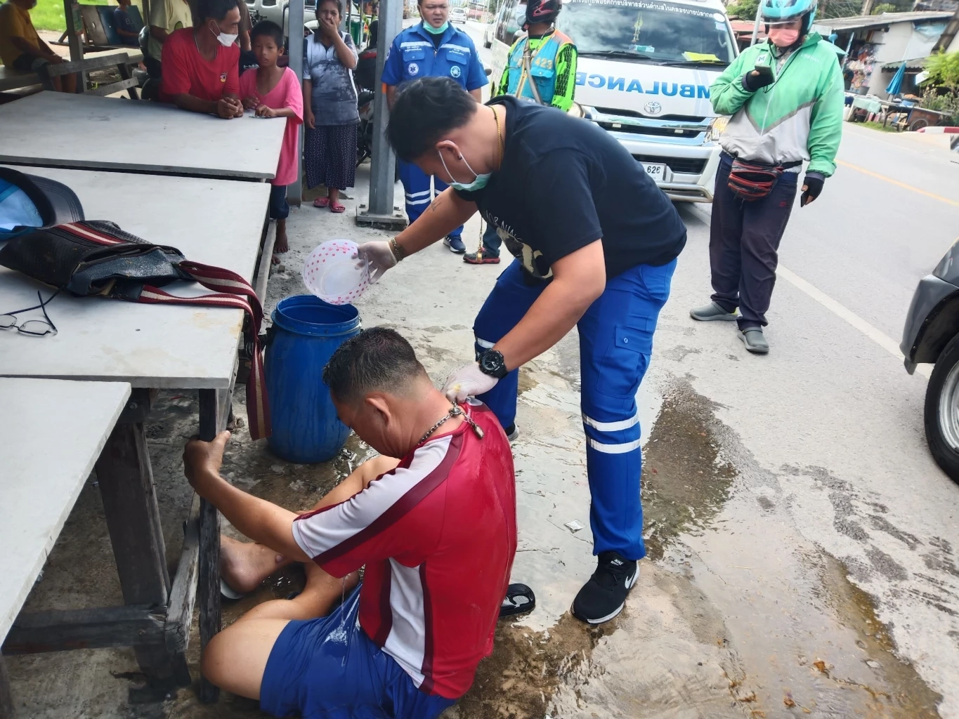 จับแล้วมือตีหัวราดอึเซียนพระ สางแค้นถูกล้อเรื่องบนเตียงจนอับอาย