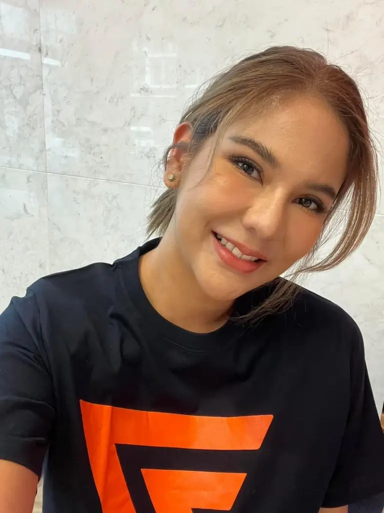 “หมิว สิริลภัส” สมัครสมาชิกพรรคก้าวไกล อยากให้ประเทศไทยเปลี่ยนแปลง