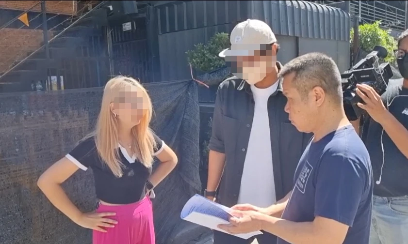 ผู้เสียหายเดินทางมาชี้จุดเกิดเหตุ