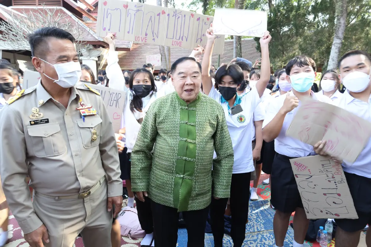 โดนใจ! ชาวบ้าน อวย "บิ๊กป้อม" พูดจริงช่วยจริง มีน้ำใช้ไม่แล้ง