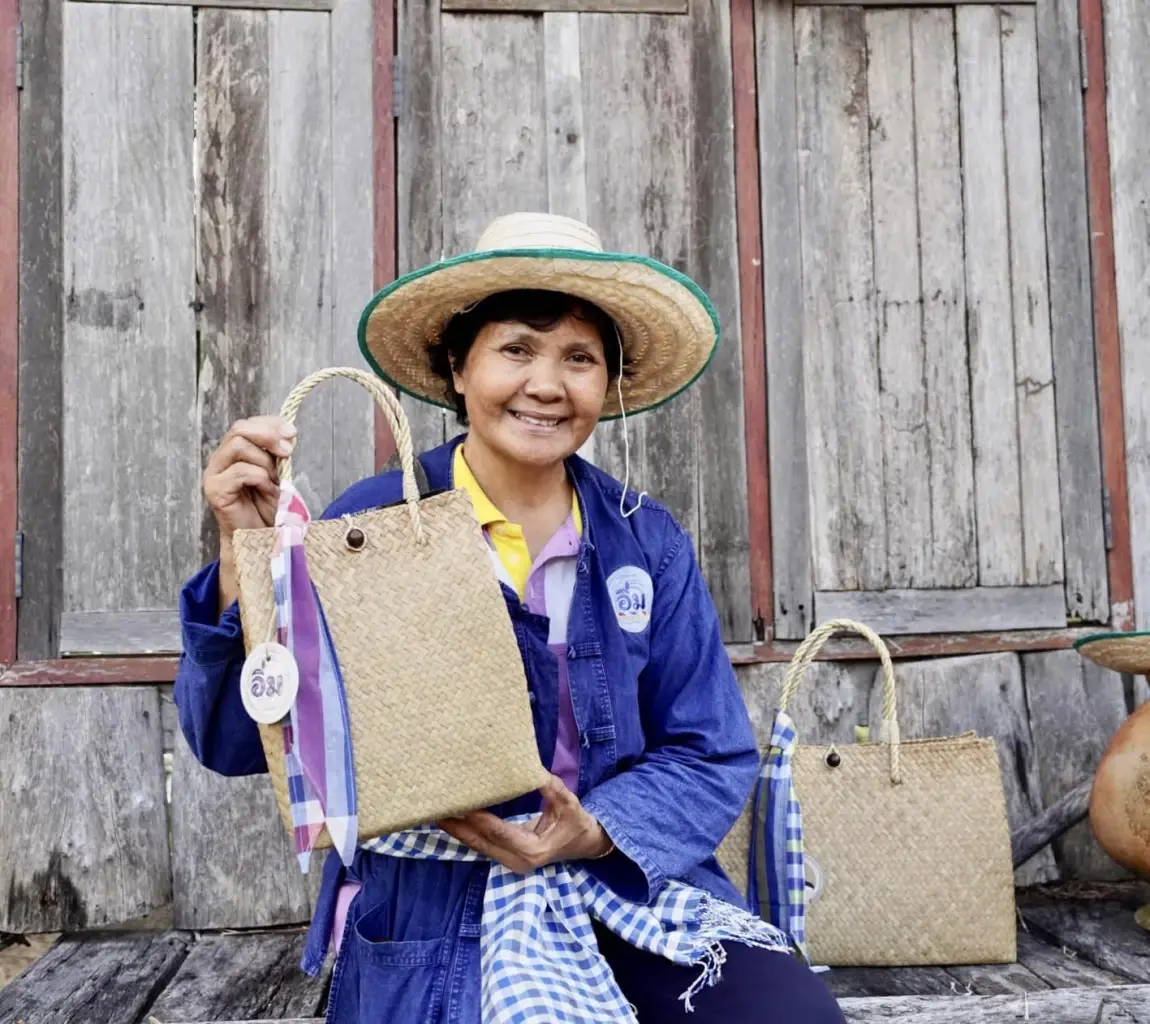 จิราภรณ์ อินทะสร้อย ชาวนา บ้านหนองหิน ต.โคกก่อ อ.เมือง จ.มหาสารคาม 