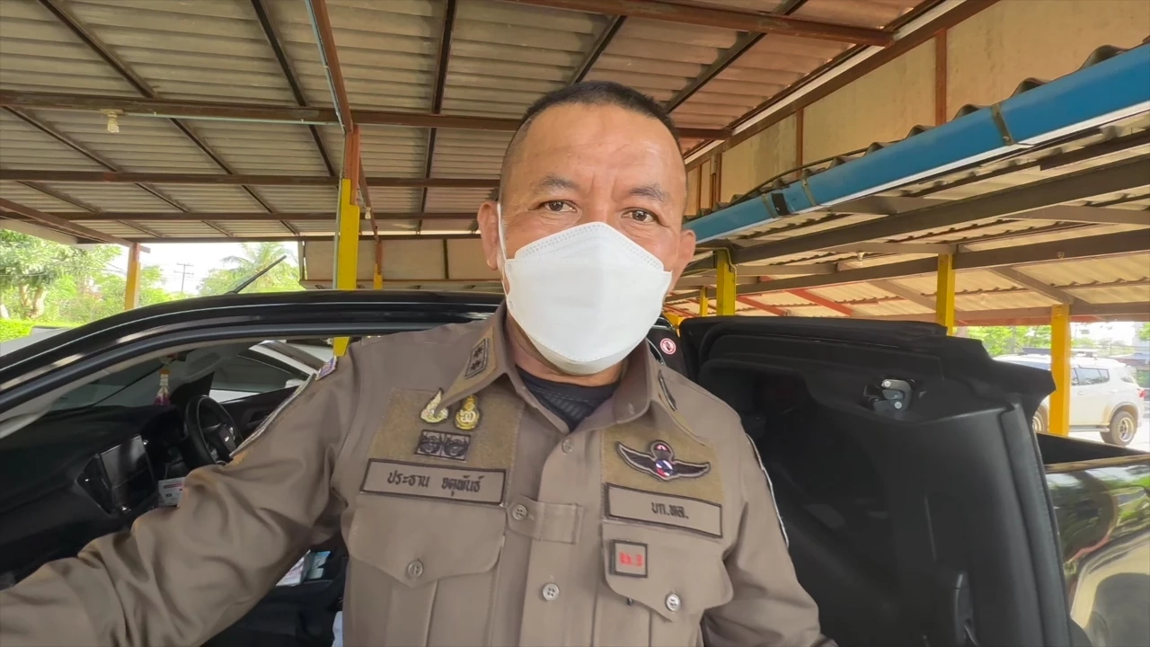 สุดระทึก! เปิดคลิป ตำรวจทางหลวง ไล่ล่ากระบะแต่งซิ่ง ขนแรงงานต่างด้าว