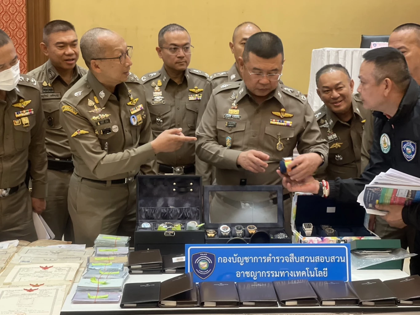 "บิ๊กเด่น" แถลงจับเว็บพนันรายใหญ่ พบมีเงินหมุนเวียนในระบบกว่า 3 พันล้าน