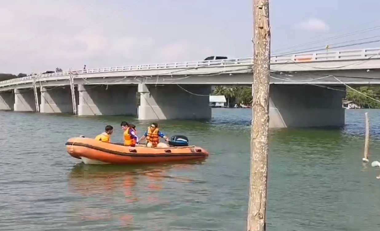 พบร่างผู้เสียชีวิตลอยทะเล เขต จ.สุราษฎร์ธานี ยังไม่ยืนยันว่าเป็นใคร