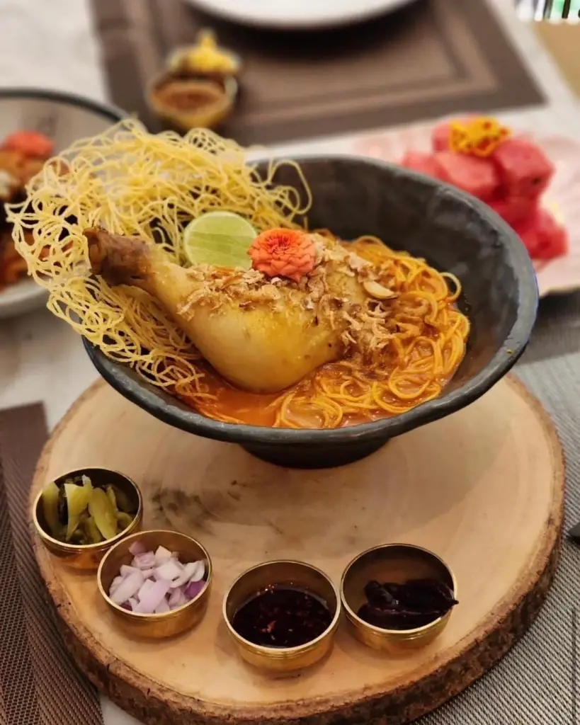 จิบชายามบ่ายในสวนดอกไม้ ใจกลางเมืองที่ Divana Signature Café