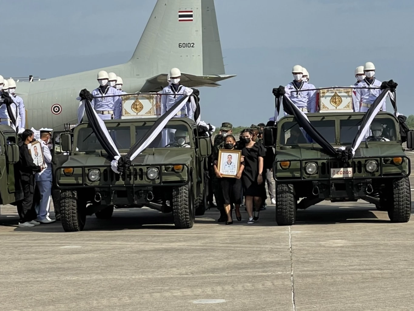 ญาติน้ำตานอง พิธีศพ 11 ร่าง โศกนาฏกรรม "ร.ล.สุโขทัย"