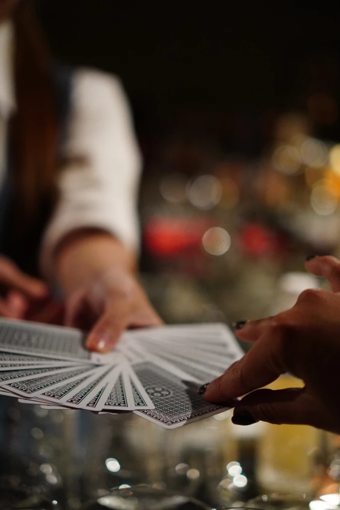 เสน่ห์ยวนใจกลางทองหล่อ "The Cardroom" คลับสมาคมลับของผู้รักไพ่