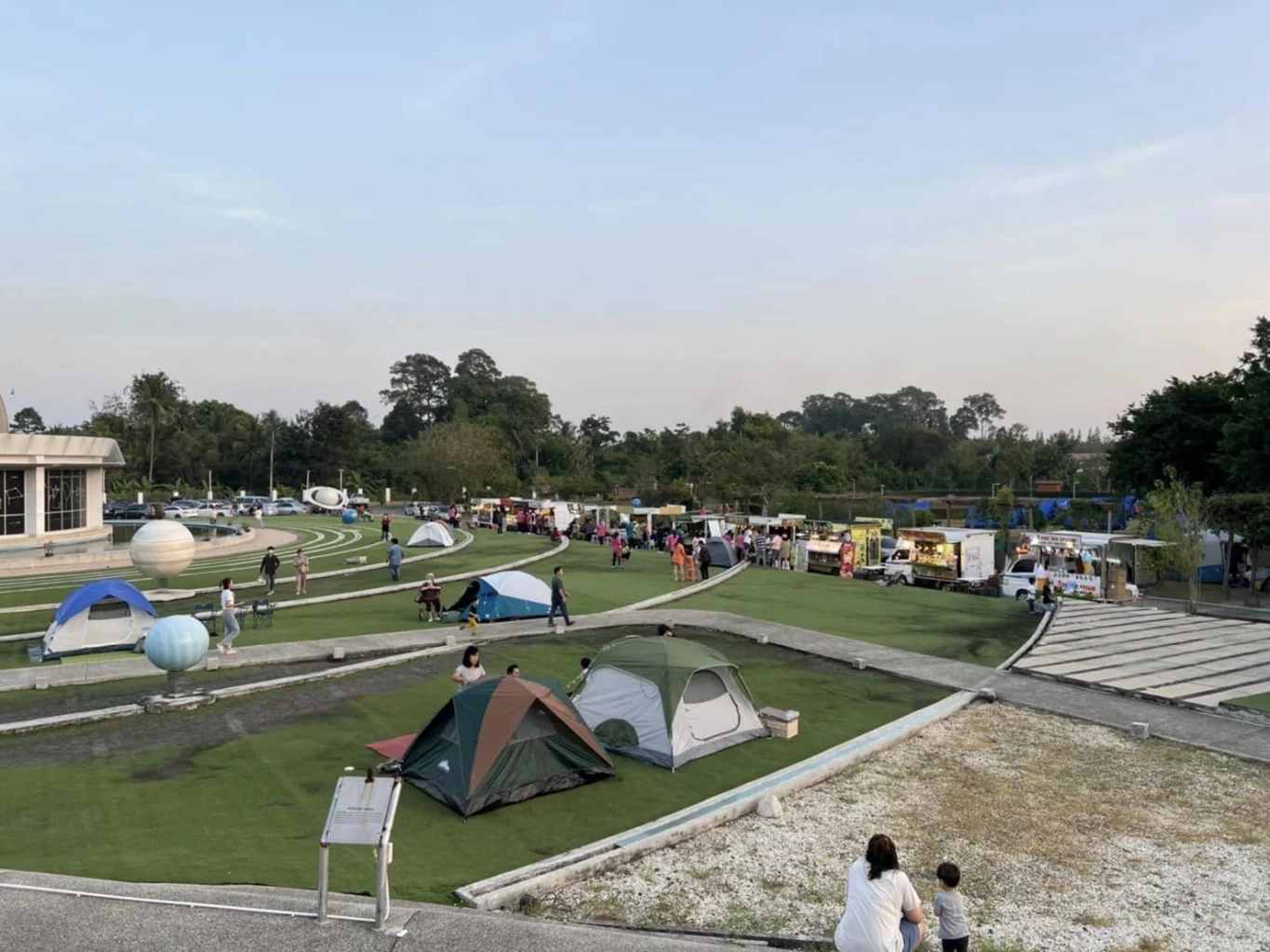 ฝนดาวตกเจมินิดส์ ชมประมวลภาพสวยๆ "ปรากฏการณ์ฝนดาวตก" เมื่อคืนที่ผ่านมา 