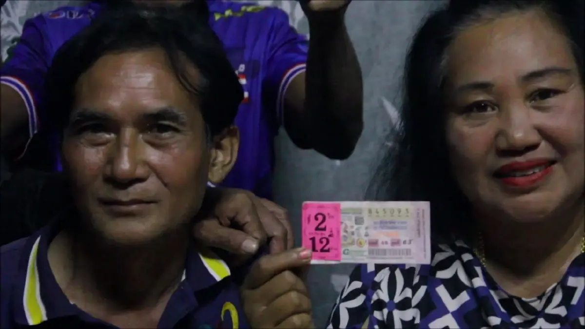 สามีภรรยาเสี่ยงโชคเลขท้าย 3 ตัว ถูกรางวัลที่หนึ่ง 12 ล้าน