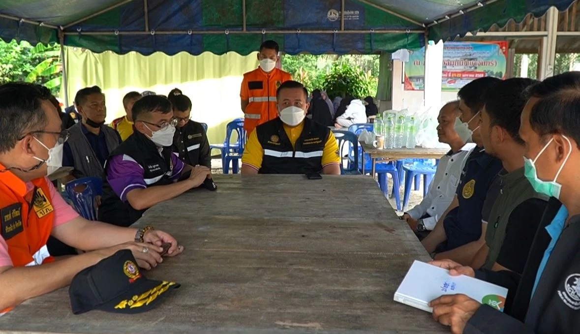 สุดเศร้า! ญาติทำพิธีฝังร่าง ผู้เสียชีวิต 4 ราย จากเหตุเพลิงไหม้บ้าน