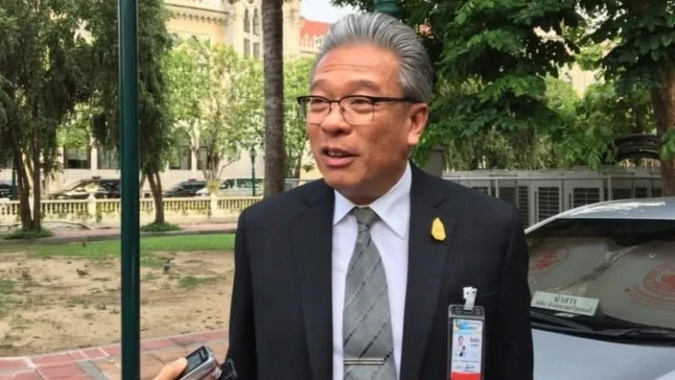 นายดิสทัต โหตระกิตย์ 