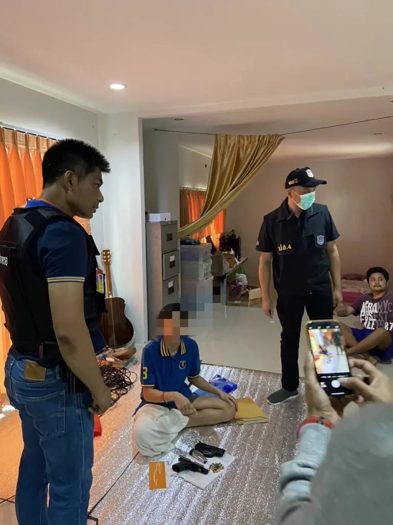 รวบ 6 สมาชิกแก๊งยานรก ยึดของกลางยาบ้า 4 แสนเม็ด คาดเตรียมส่งลูกค้าปีใหม่