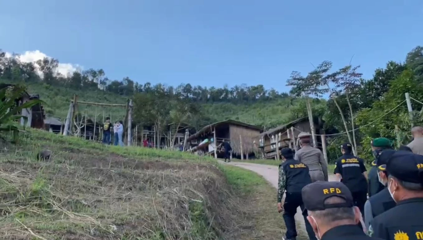 บุกยึดรีสอร์ตวิวหลักล้านสะปัน รุกป่า-ดื้อแพ่งเปิดรับนักท่องเที่ยว