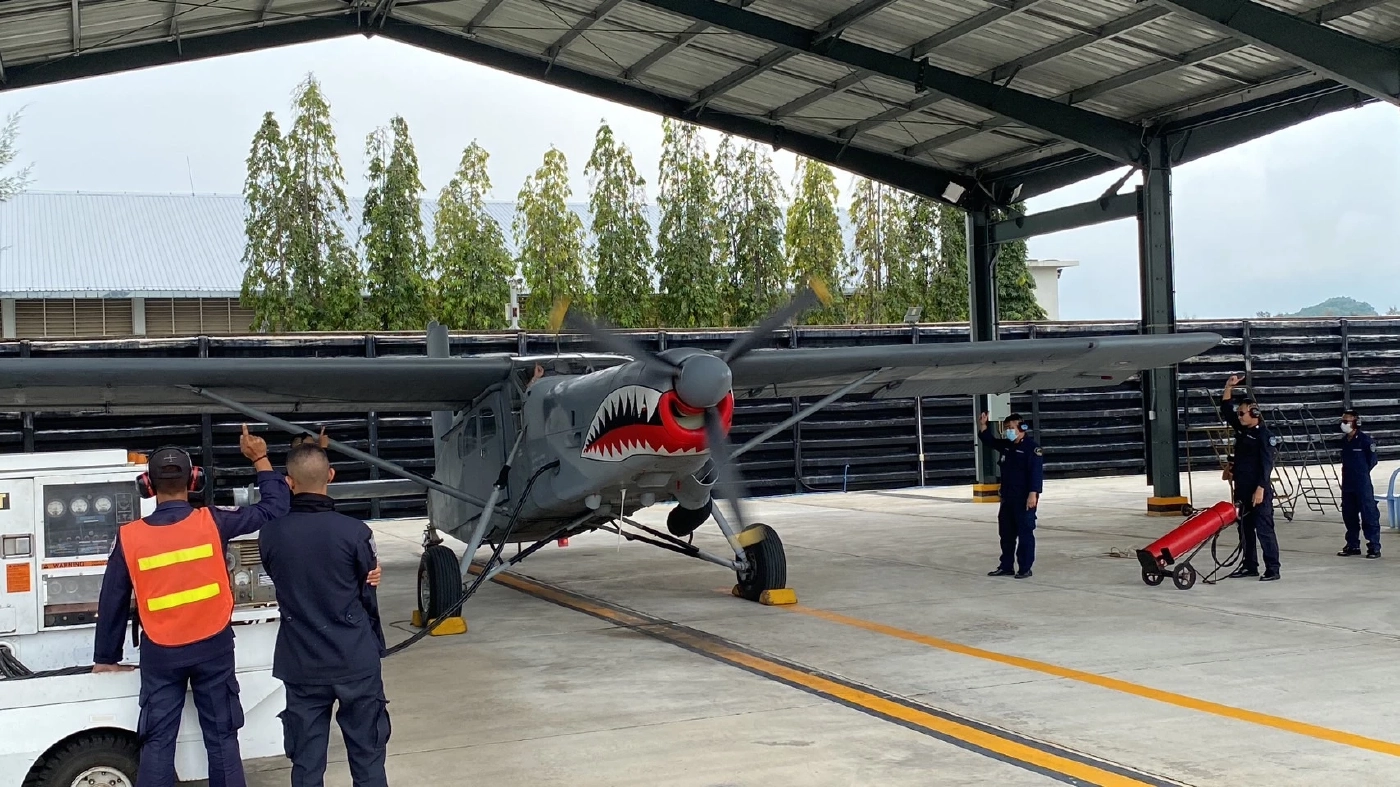 เครื่องบิน AU-23A หรือ พีซเมกเกอร์ จากฝูงบิน 501 ซึ่งติดตั้งกล้อง Flir (กล้องเฟลอ) ที่สามารถตรวจจับความร้อนได้