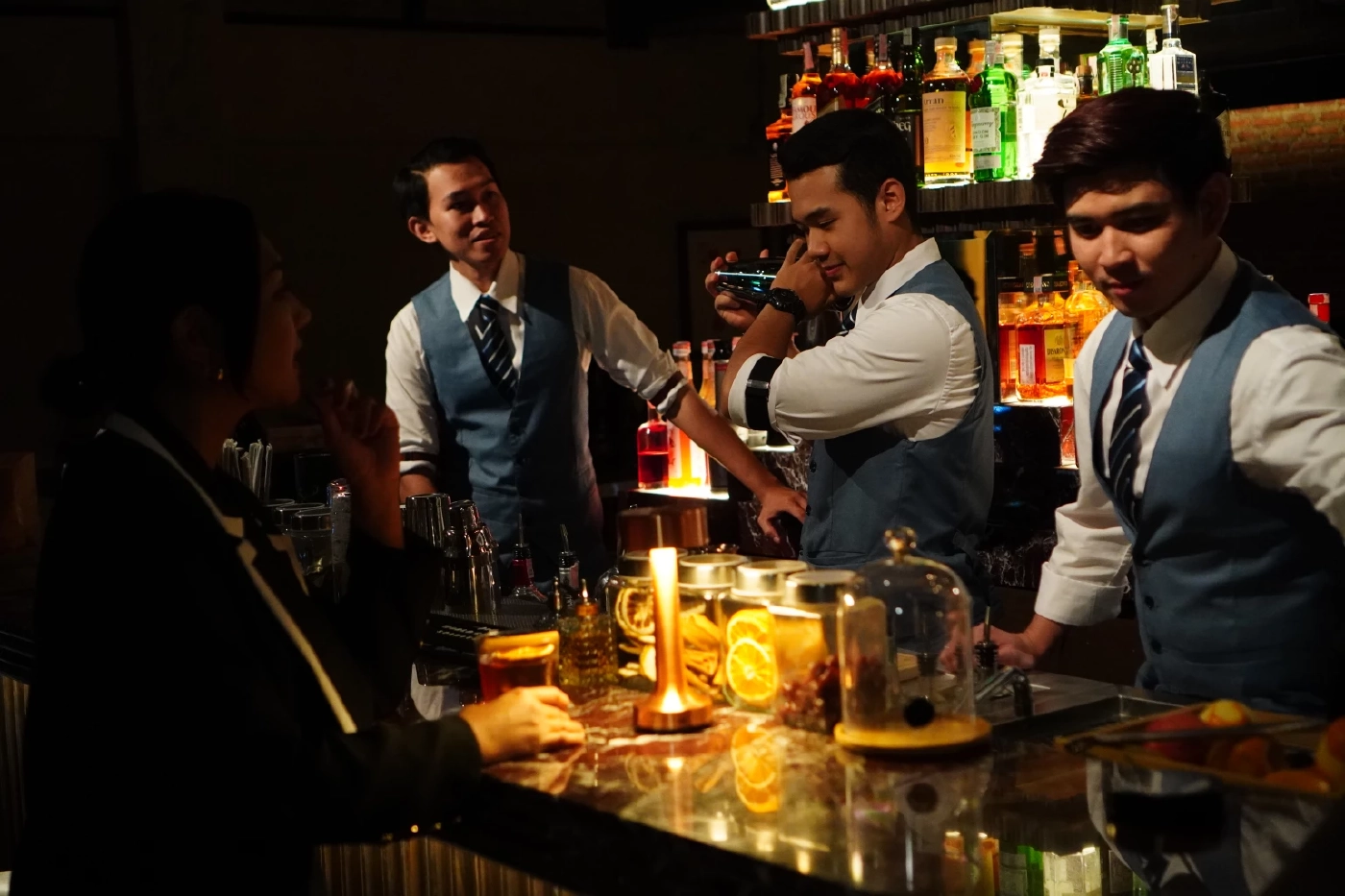 เสน่ห์ยวนใจกลางทองหล่อ "The Cardroom" คลับสมาคมลับของผู้รักไพ่