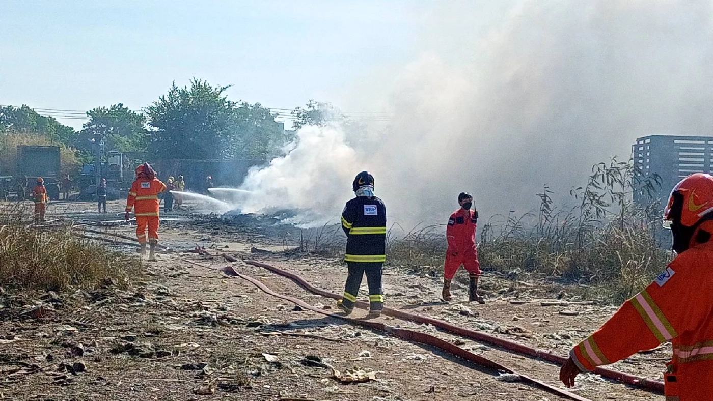 ไหม้ระทึก 14 ชั่วโมง โกดังรับซื้อของเก่าบ่อวิน ยังไม่กระทบชาวบ้าน