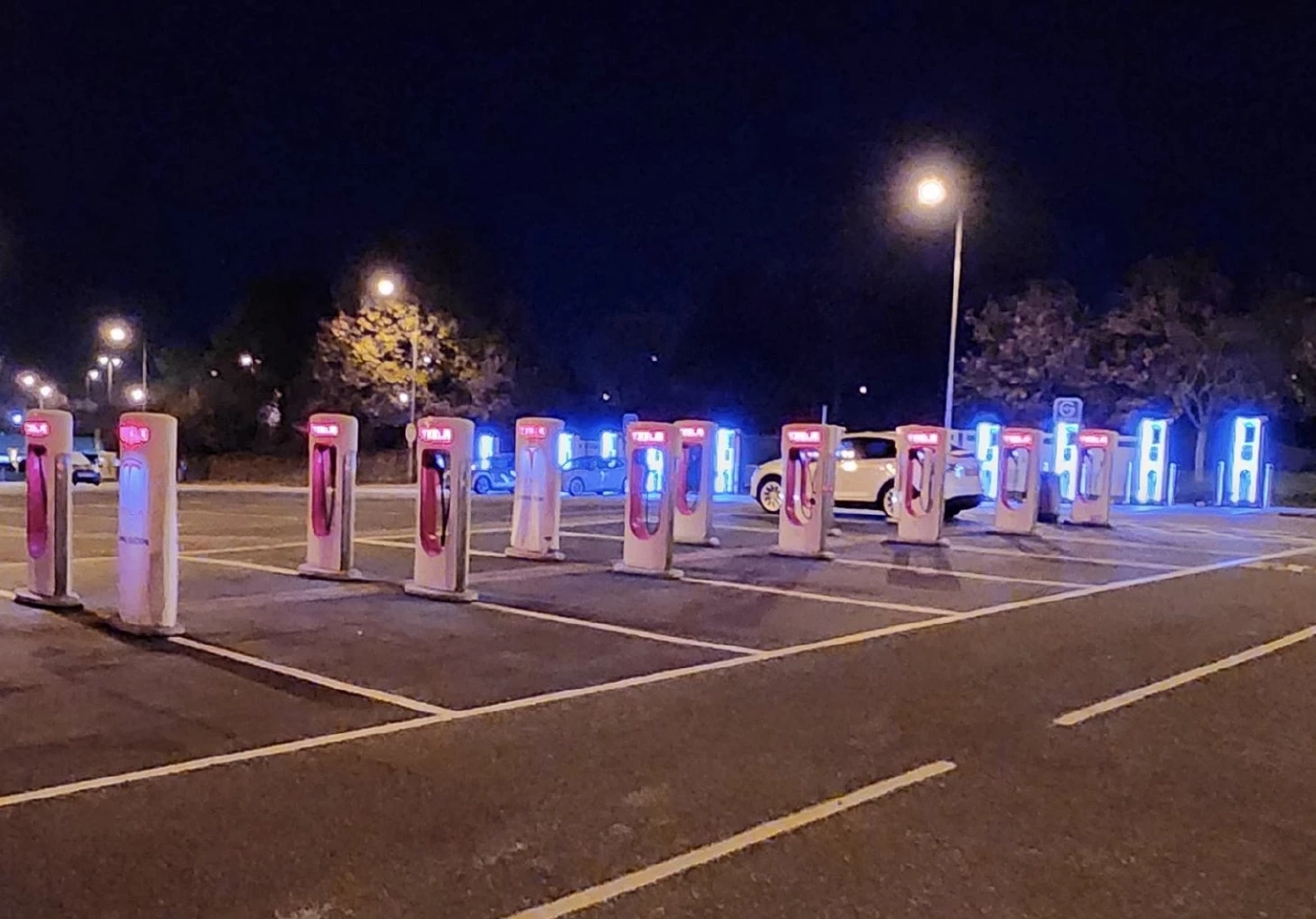 ผู้ใช้เทสลาในยูเคโวยเจอวิบากกรรมช่วงคริสต์มาส (คลิป)