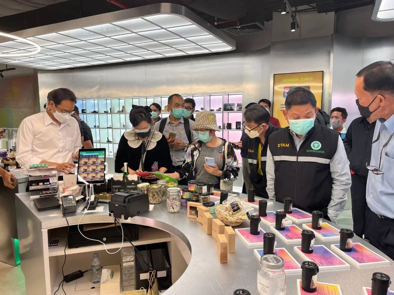 ร้านขายกัญชา ย่านทองหล่อ