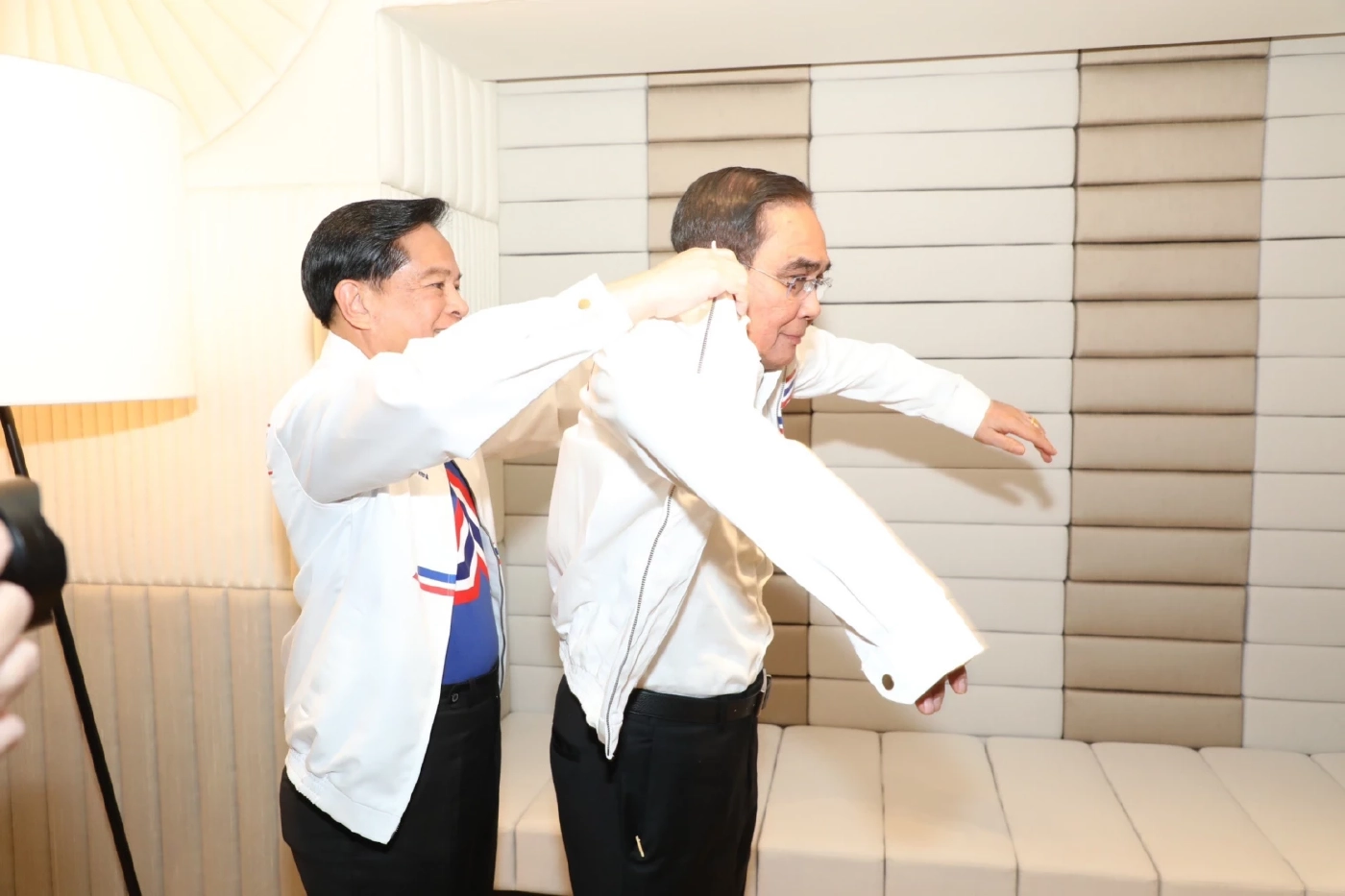 ชื่นมื่น! “บิ๊กตู่” สมัครสมาชิก รทสช. เป็นทางการแล้ว