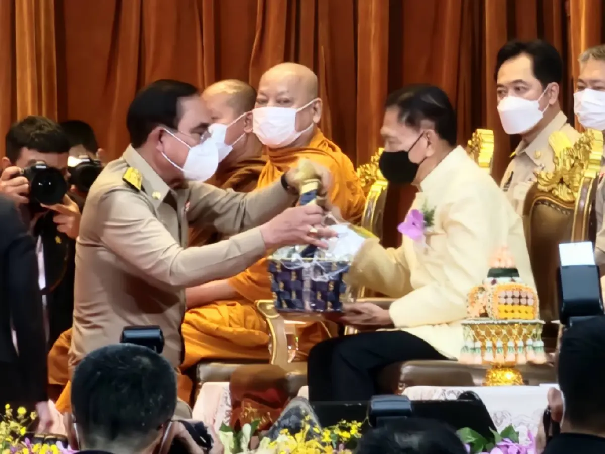“นายกฯ” ขอครูสอนเด็กเรียนรู้ประวัติศาสตร์ ไม่ต้องขัดแย้ง