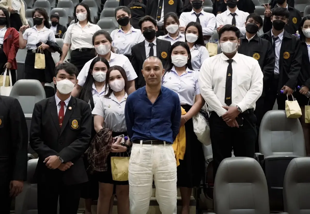ของขวัญวันเด็ก “กรณ์” ย้ำ ผู้ใหญ่ต้องเป็นต้นแบบที่ดีให้กับเยาวชน