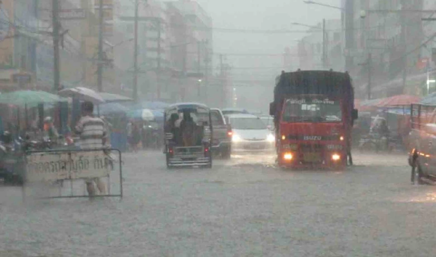 ประกาศฉบับที่ 10 เตือนภาคใต้ฝนตกหนัก คลื่นลมแรง คลื่นสูงมากกว่า 3 เมตร