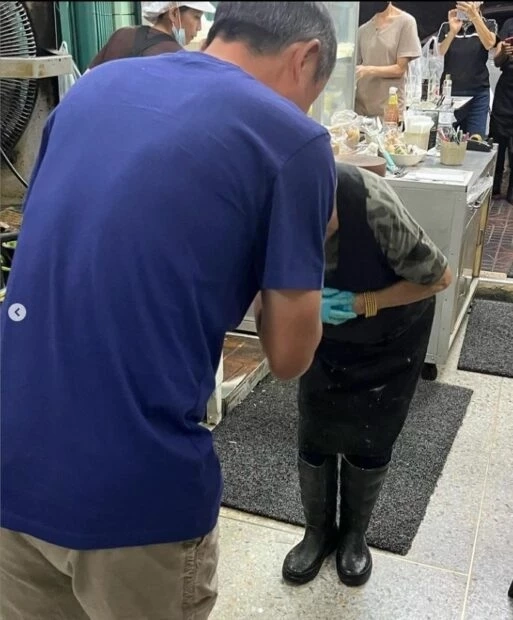 ฮือฮา 'แจ็ค หม่า’ มหาเศรษฐีจีนเที่ยวไทย แวะดูมวย กินอาหารร้านเจ๊ไฝ