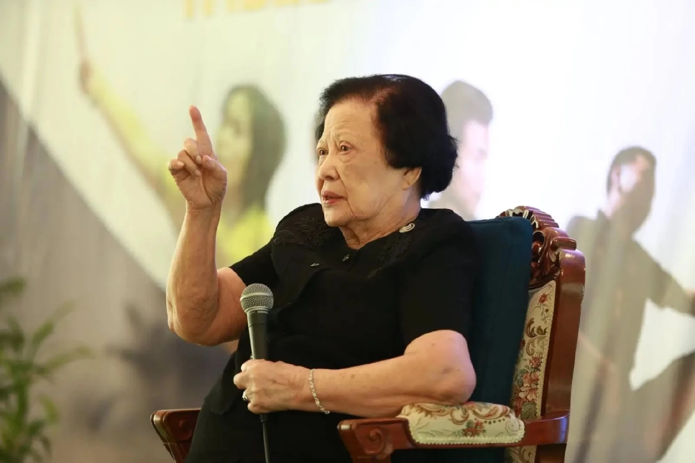 เปิดภาพล่าสุด "อาจารย์แม่" ในวัย 87 ปี ลูกศิษย์ยังเคารพรักระลึกถึงเสมอ