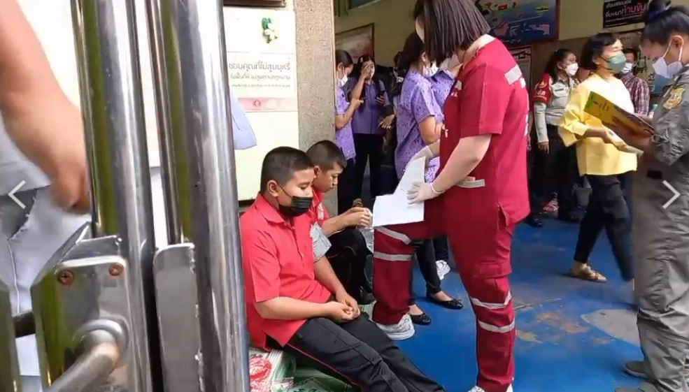 ระทึก! นร.ครึ่งร้อยอาหารเป็นพิษ หลังทานเมนูที่มีคนนำมาแจกเนื่องในวันเด็ก