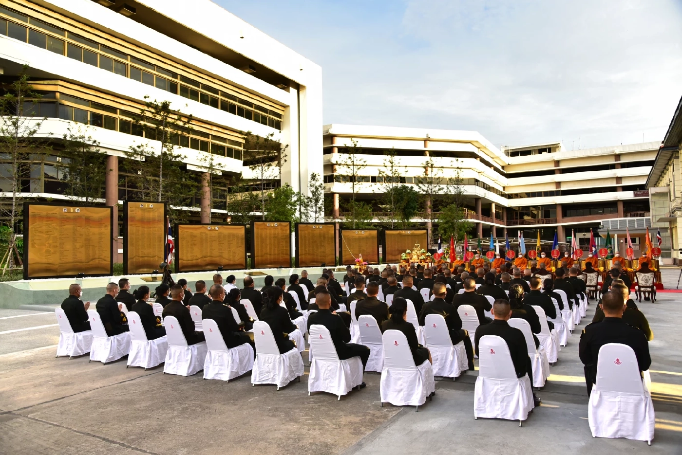 ผบ.ทบ. เปิด"กำแพงแห่งความระลึกถึง" อุทิศแก่กำลังพลที่สละชีพปกป้องอธิปไตย