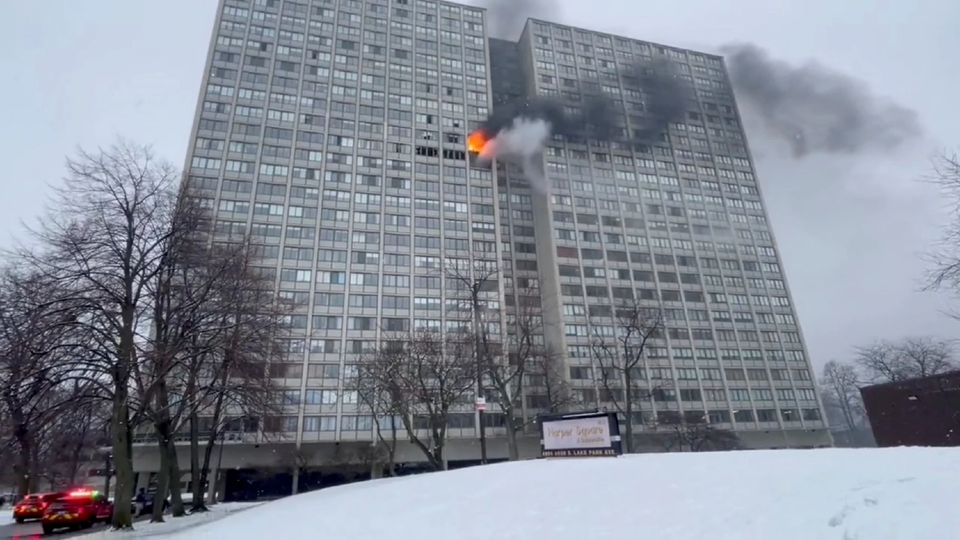 ไฟไหม้อะพาร์ตเมนต์สูง 25 ชั้นในชิคาโก ดับ 1 เจ็บ 8