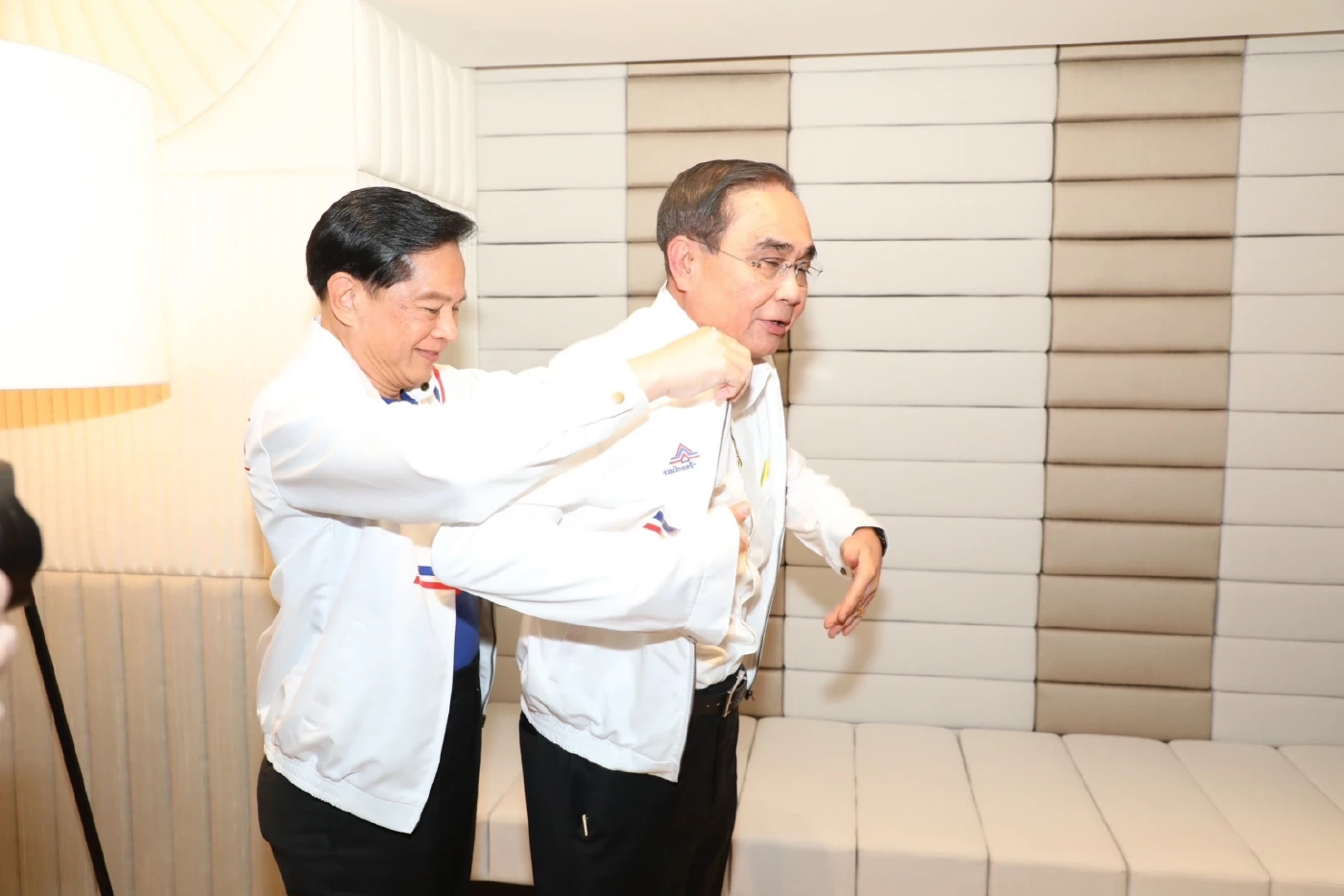 ชื่นมื่น! “บิ๊กตู่” สมัครสมาชิก รทสช. เป็นทางการแล้ว