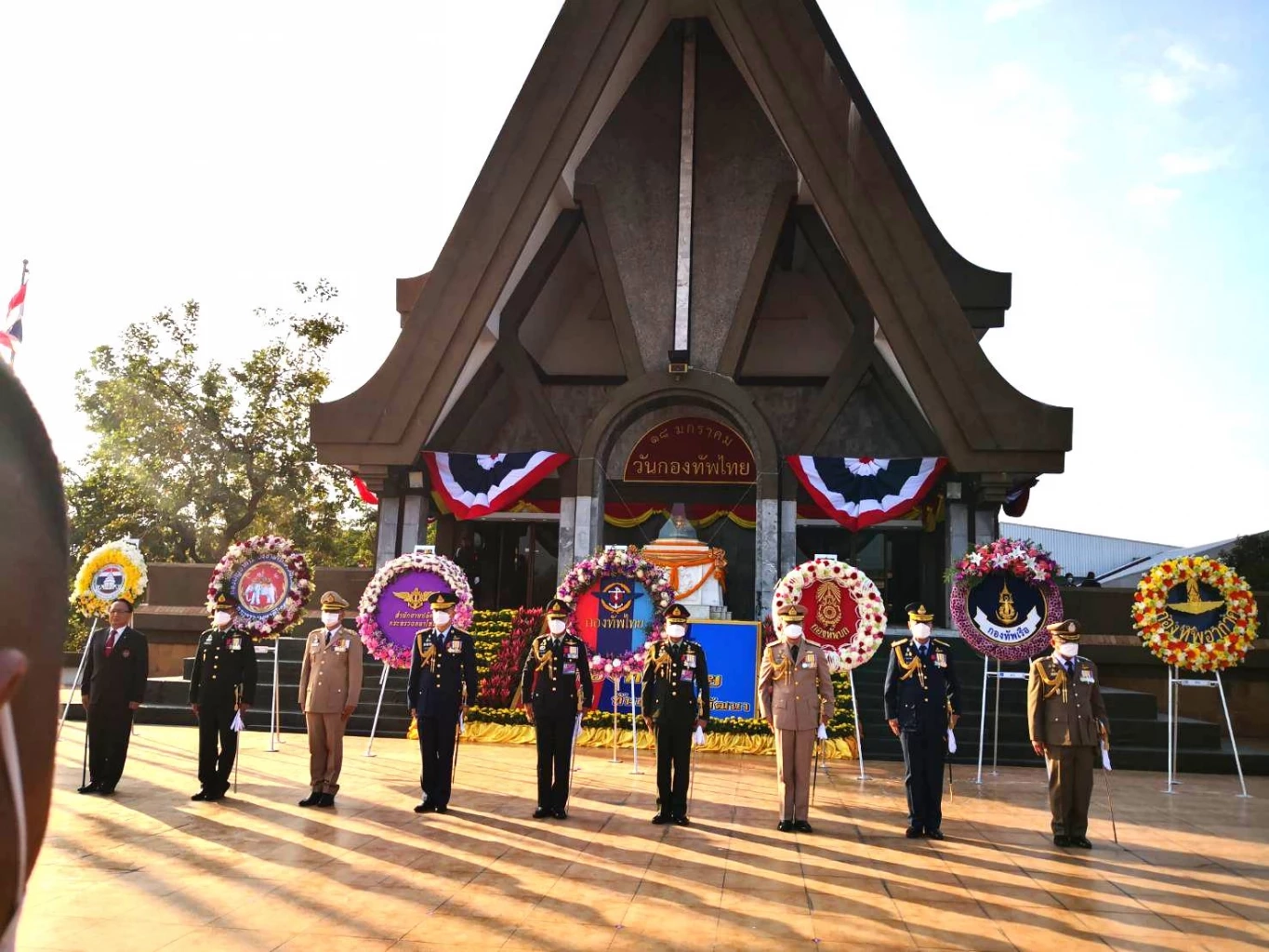 "ผบ.เหล่าทัพ-ตำรวจ" ร่วมพิธีวันกองทัพไทย ถวายสัตย์ปฏิญาณต่อธงชัยเฉลิมพล