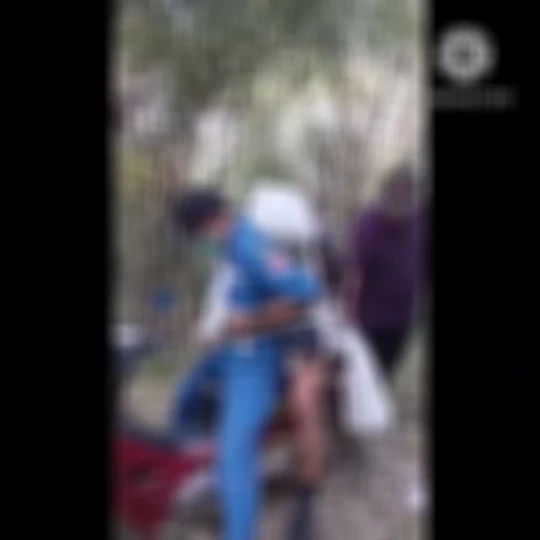 ชื่นชมกู้ภัย ผูกศพติดหลัง ขี่จักรยานยนต์ออกจากป่า นำส่งนิติเวช