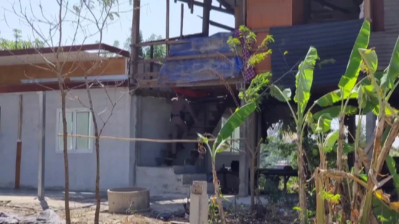 คุณตาสุดช้ำ หลานชายเทวดารื้อหลังคาขายเป็นของเก่า หาเงินซื้อยาบ้าเสพ