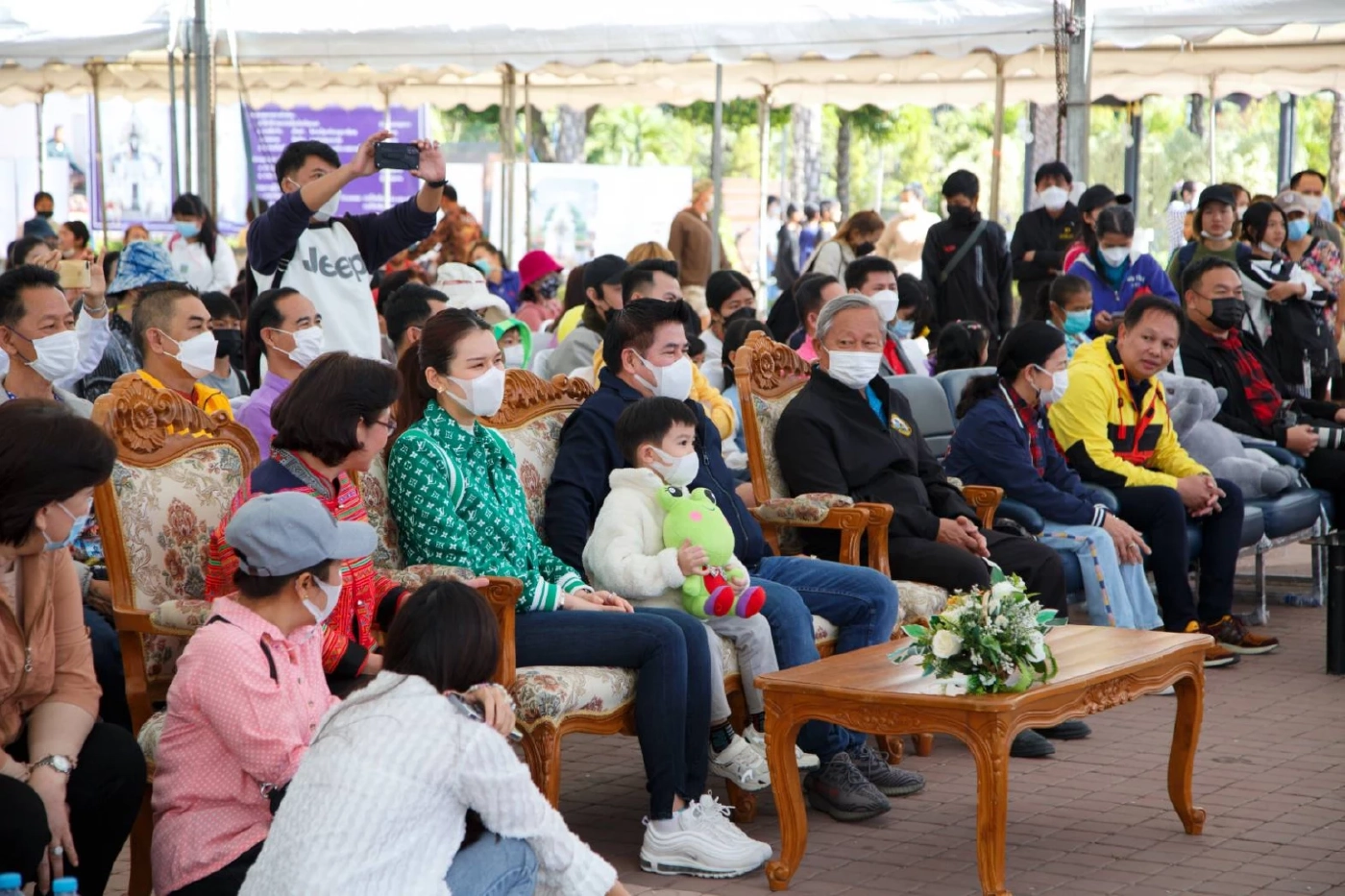 ชื่นมื่น! “ธรรมนัส” นำบุตรชายพร้อมภรรยา ร่วมงาน “วันเด็กแห่งชาติ” จ.พะเยา