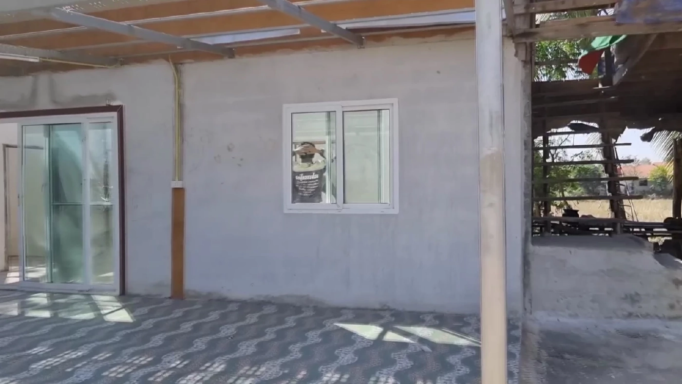 คุณตาสุดช้ำ หลานชายเทวดารื้อหลังคาขายเป็นของเก่า หาเงินซื้อยาบ้าเสพ