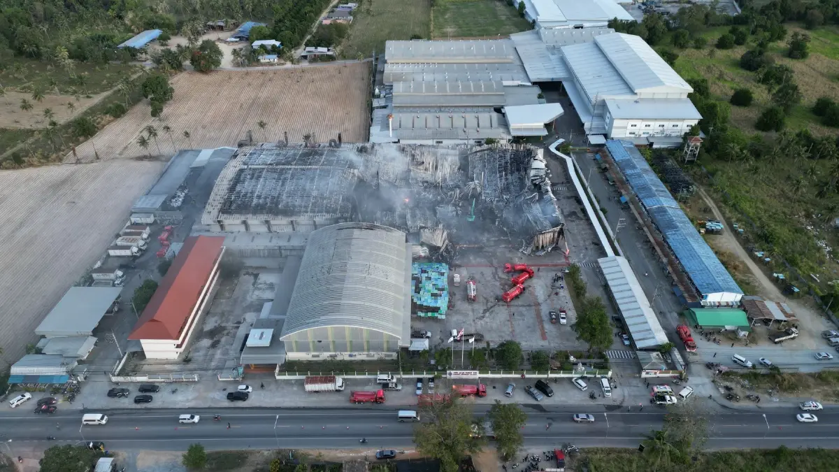 ภาพล่าสุดไฟไหม้โรงงานผลิตชิ้นส่วนรถยนต์