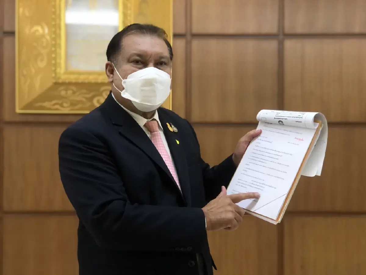 "สนธิญา" จี้ "กกต." เอาผิด "ทักษิณ-โอ๊ค" ลงดาบยุบพรรคเพื่อไทย