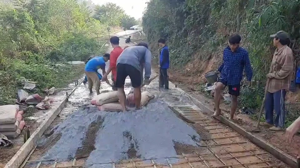 ระดมทุนสร้างถนนบ้านห้วยปูแกง ให้ประชาชนเที่ยวสะดวก