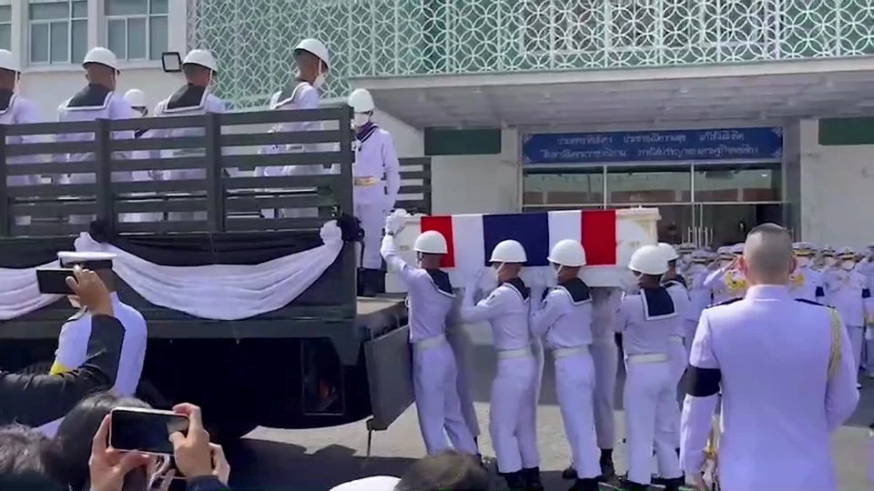 กองทัพเรือ เคลื่อนร่าง‘ต้นเรือพลับ’ ทำพิธีพระราชทานน้ำหลวงอาบศพ (มีคลิป)