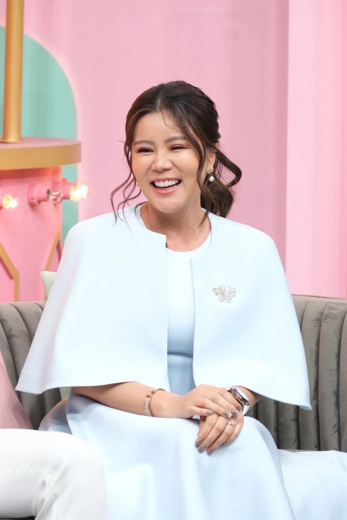 "ลีซอ ธีรเทพ" เปิดใจความรัก 10 ปี เกือบเลิกกันมาแล้ว เพราะมือที่สาม