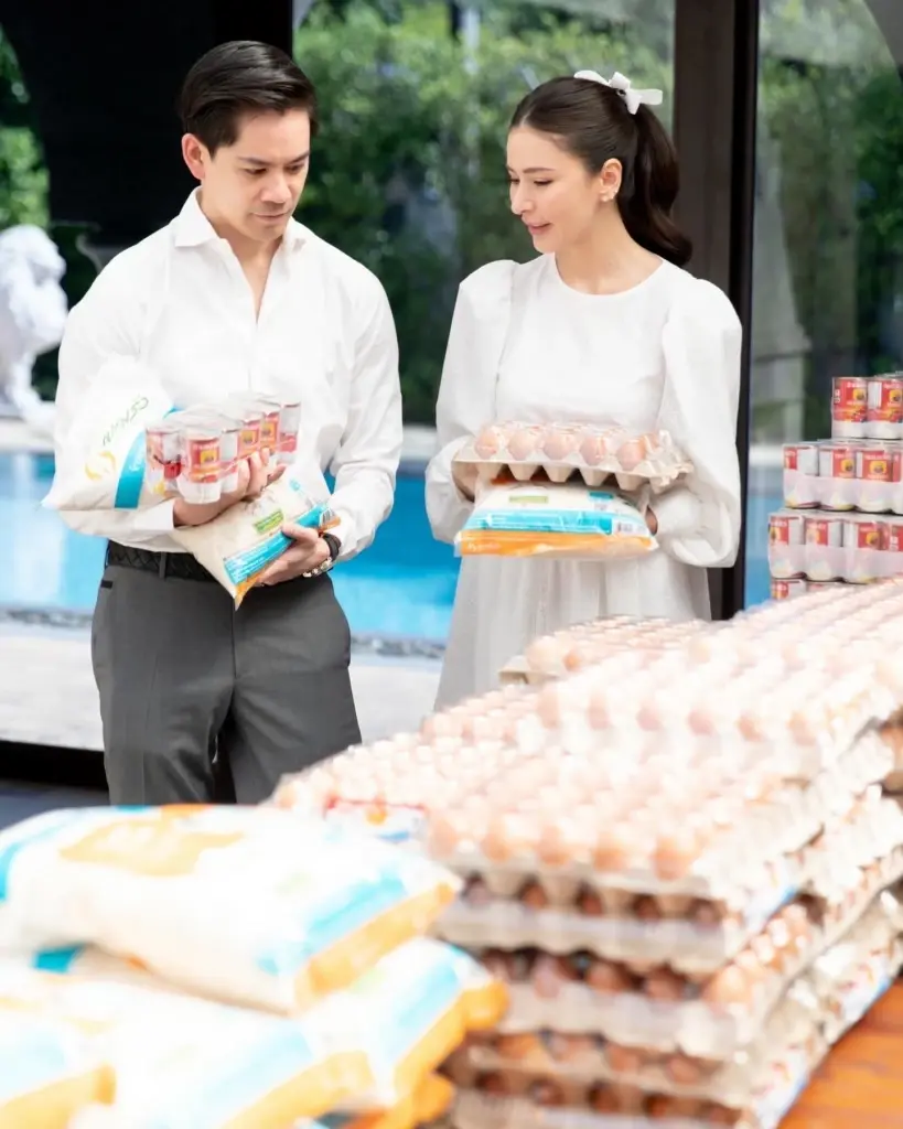 คู่รักสายบุญ ศรีริต้า-กรณ์