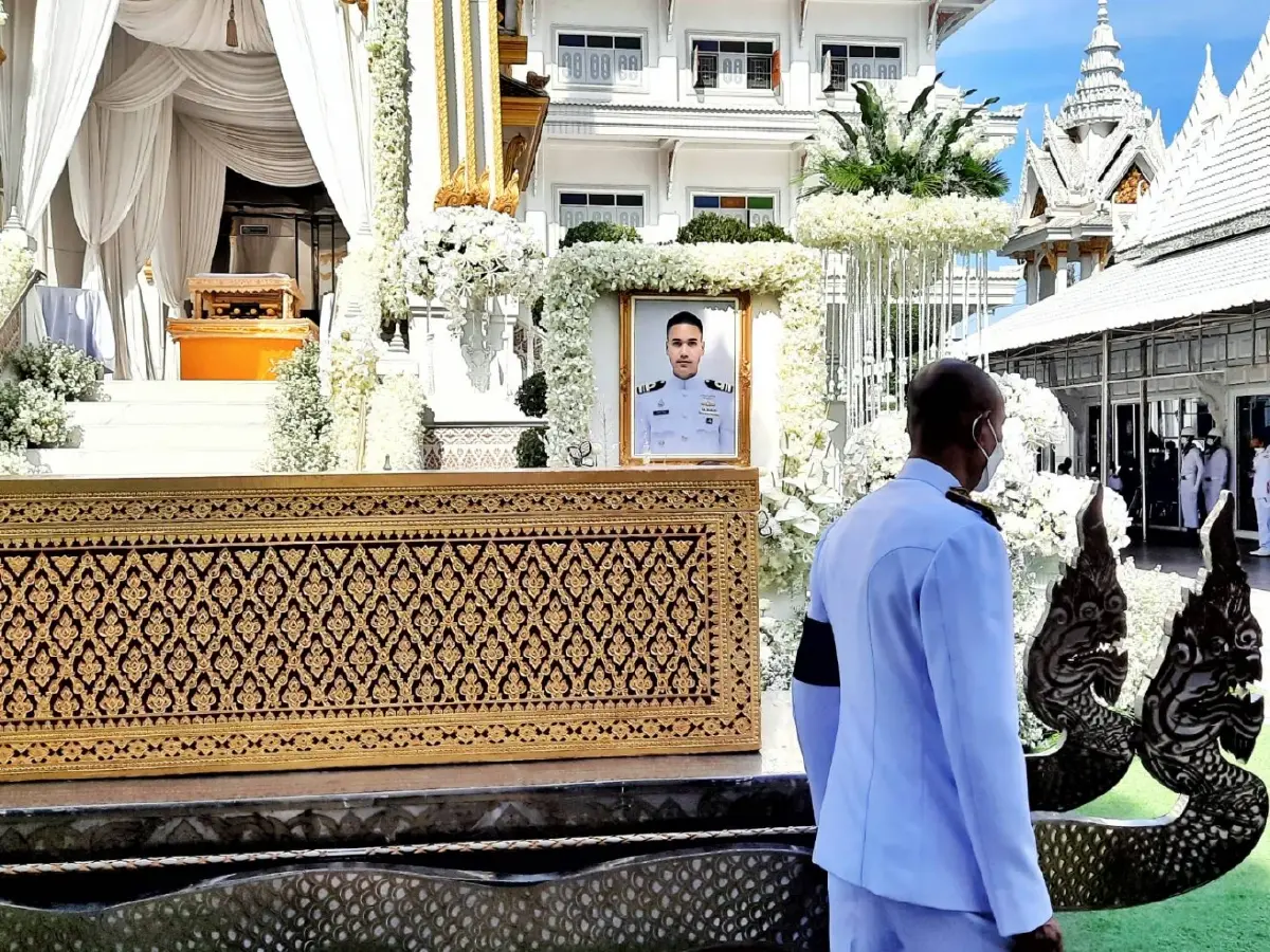 องคมนตรีเป็นประธานในพิธีพระราชทานเพลิงศพ "ต้นเรือพลับ"