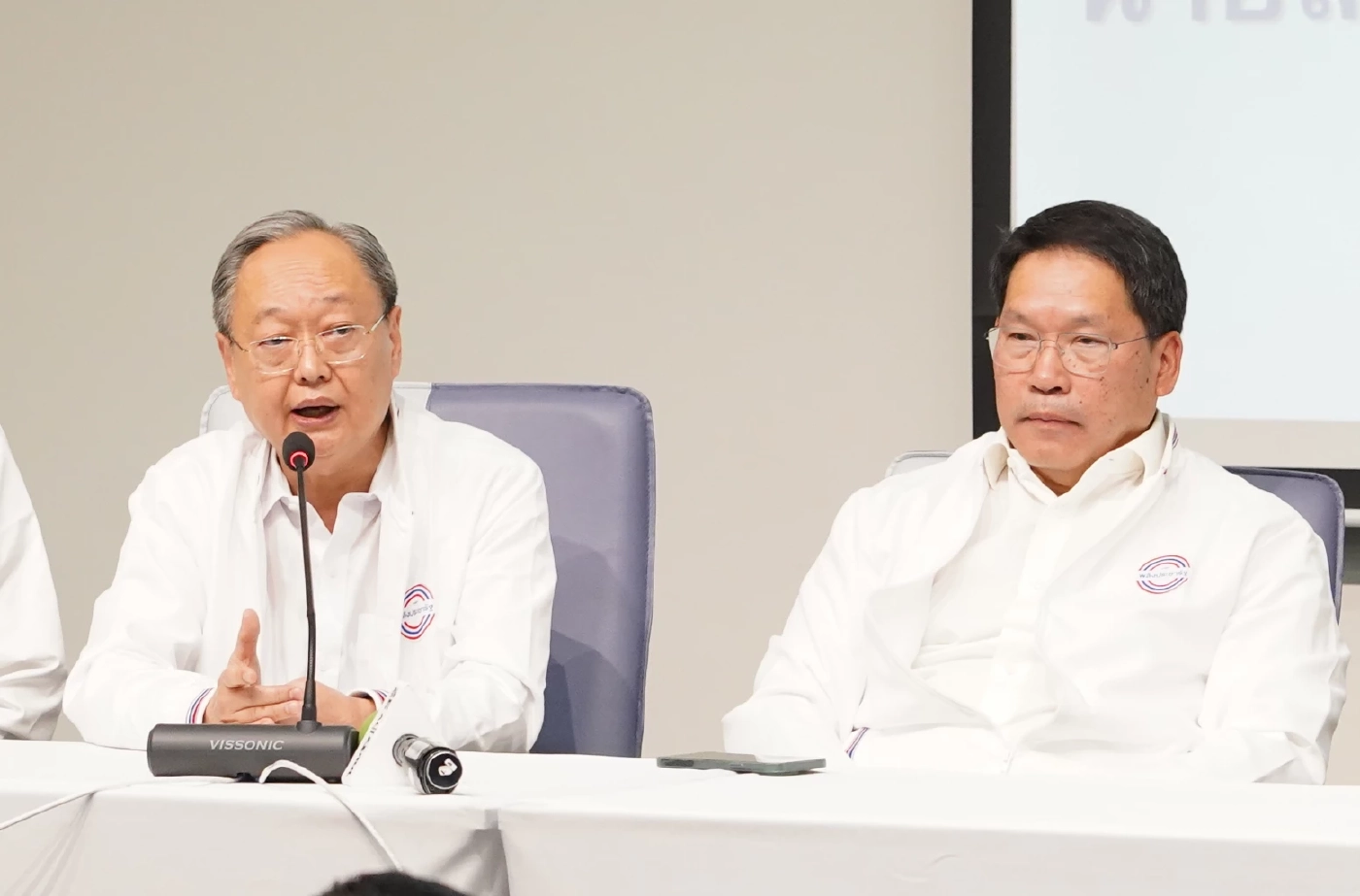 “บิ๊กปัอม” เปิดตัว “อุตตม-สนธิรัตน์-พล.อ.วิชญ์” กลับ “พปชร.”