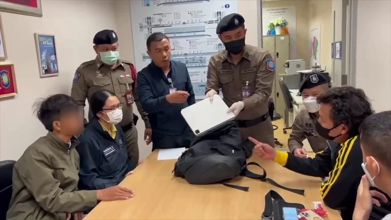 2 หนุ่มเขมรฉกกระเป๋านักท่องเที่ยวญี่ปุ่น ถูกรวบตัวทันควัน