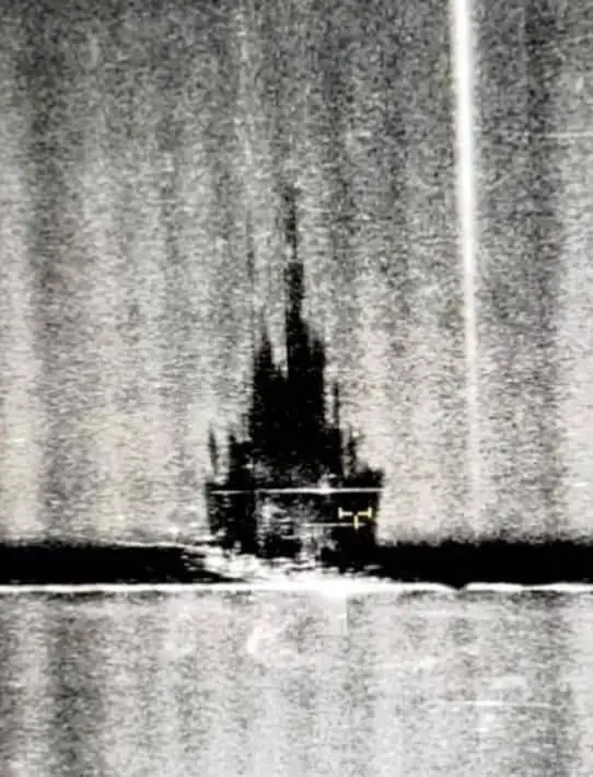 ภาพเรือหลวงสุโขทัยใต้ทะเล
